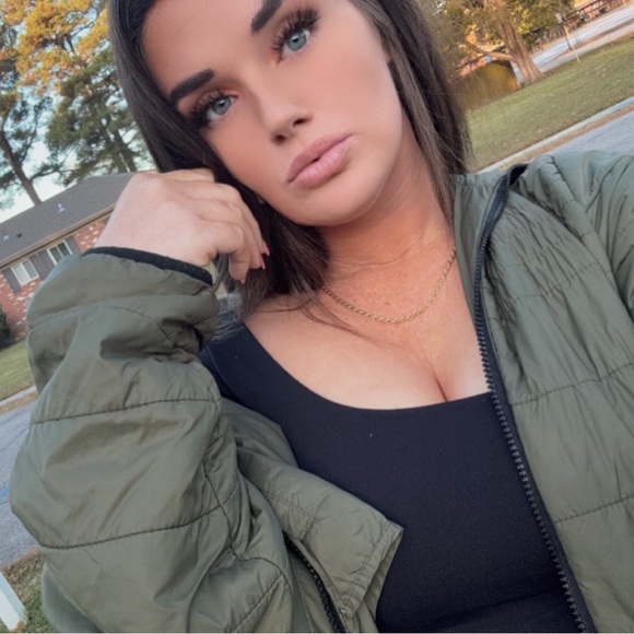 leslienicoleore